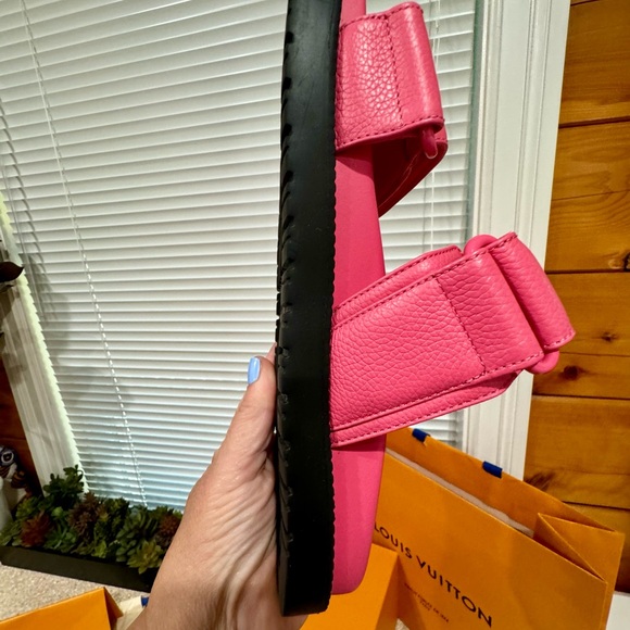 Louis Vuitton adorable pink mule sandals slides. size 8 US. Excellent condition. - Picture 14 of 16